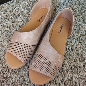 Qupid Taupe Flats
